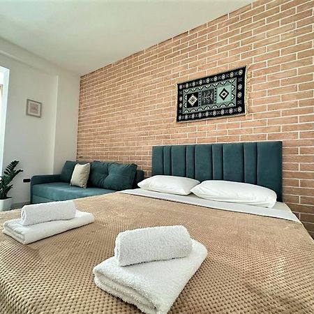 Trea Accomodations - Port Side Вльора Екстер'єр фото