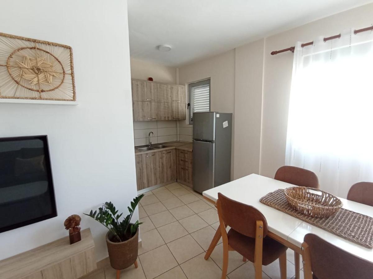 Trea Accomodations - Port Side Вльора Екстер'єр фото