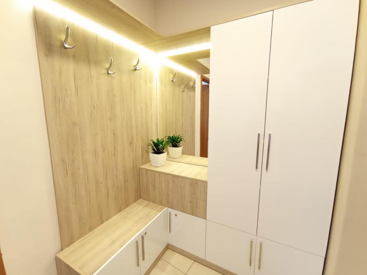 Trea Accomodations - Port Side Вльора Екстер'єр фото
