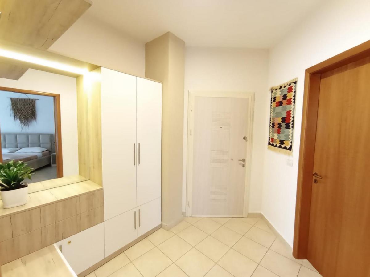 Trea Accomodations - Port Side Вльора Екстер'єр фото