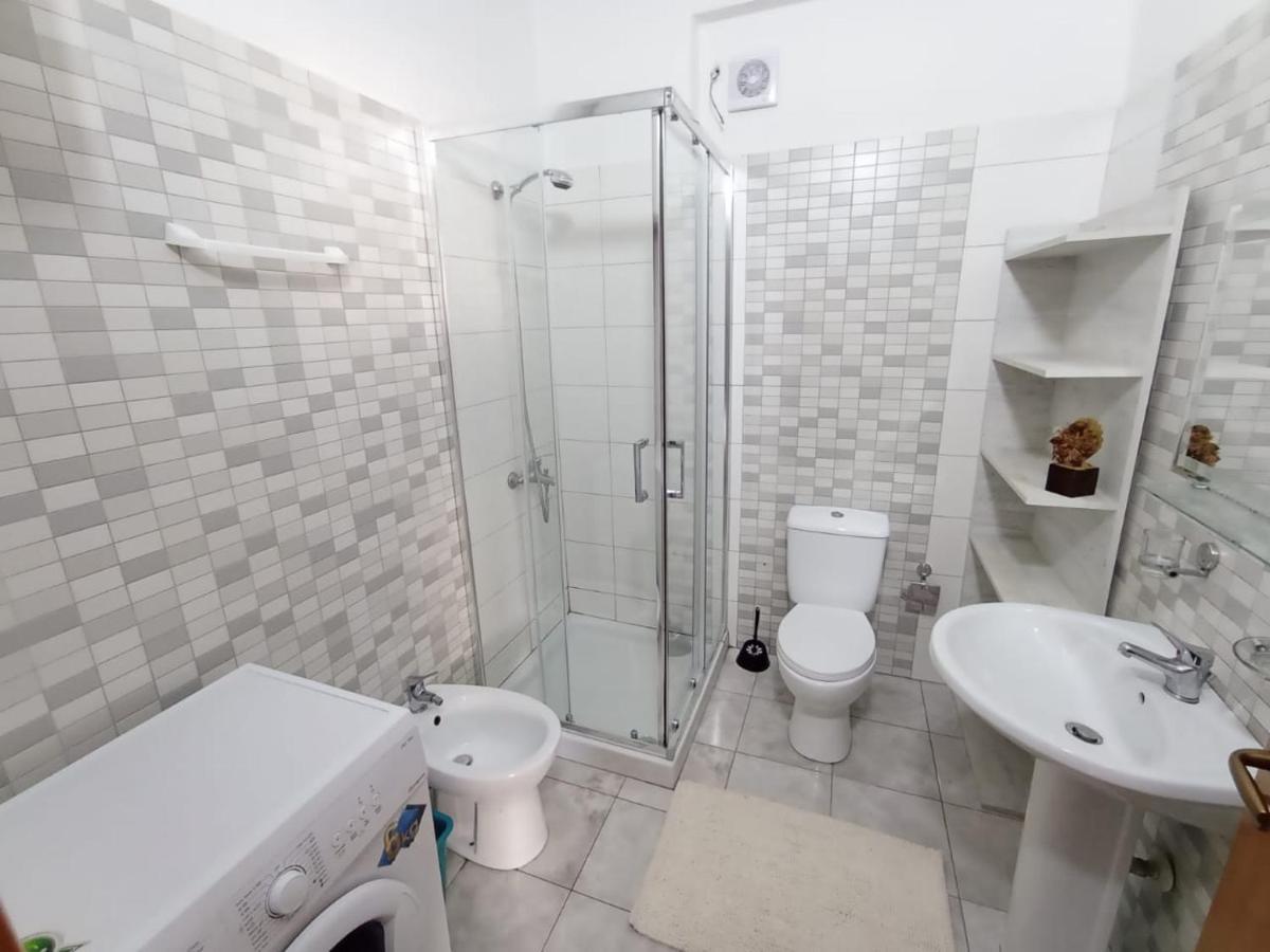 Trea Accomodations - Port Side Вльора Екстер'єр фото
