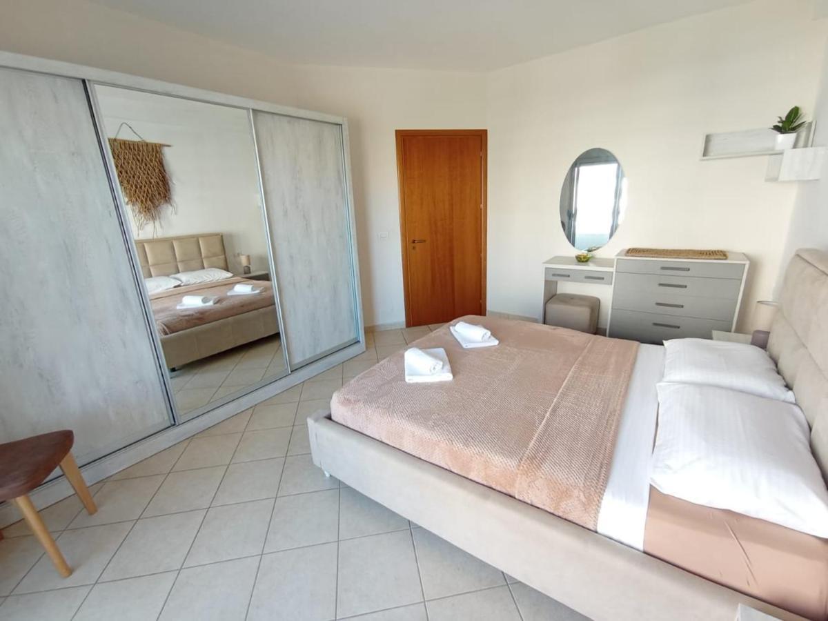 Trea Accomodations - Port Side Вльора Екстер'єр фото