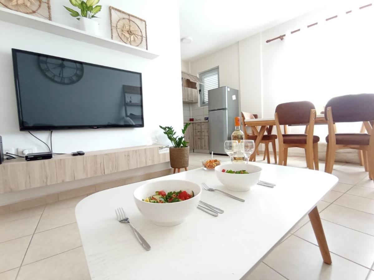 Trea Accomodations - Port Side Вльора Екстер'єр фото