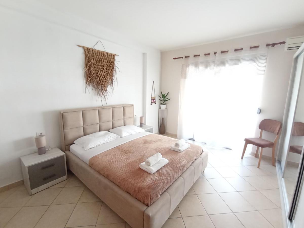 Trea Accomodations - Port Side Вльора Екстер'єр фото