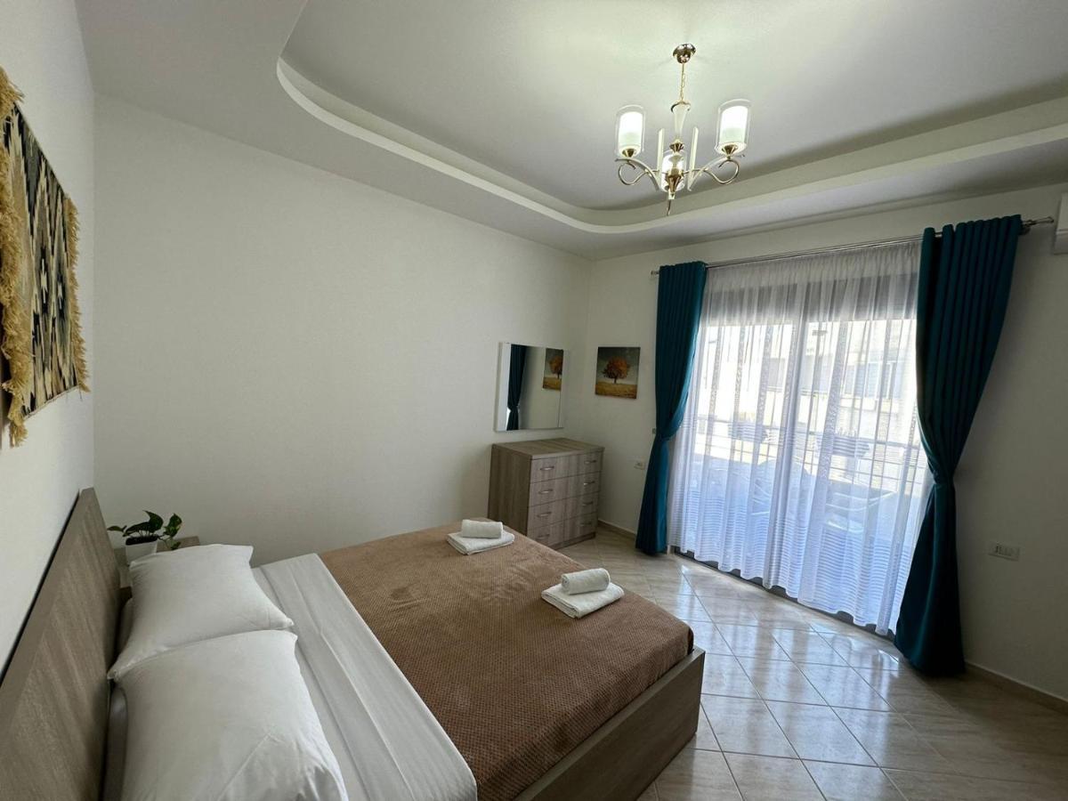 Trea Accomodations - Port Side Вльора Екстер'єр фото