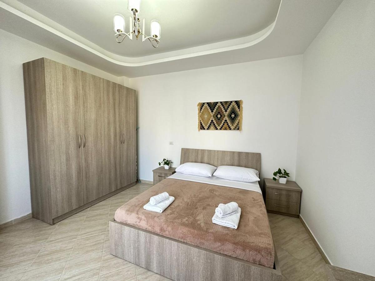 Trea Accomodations - Port Side Вльора Екстер'єр фото