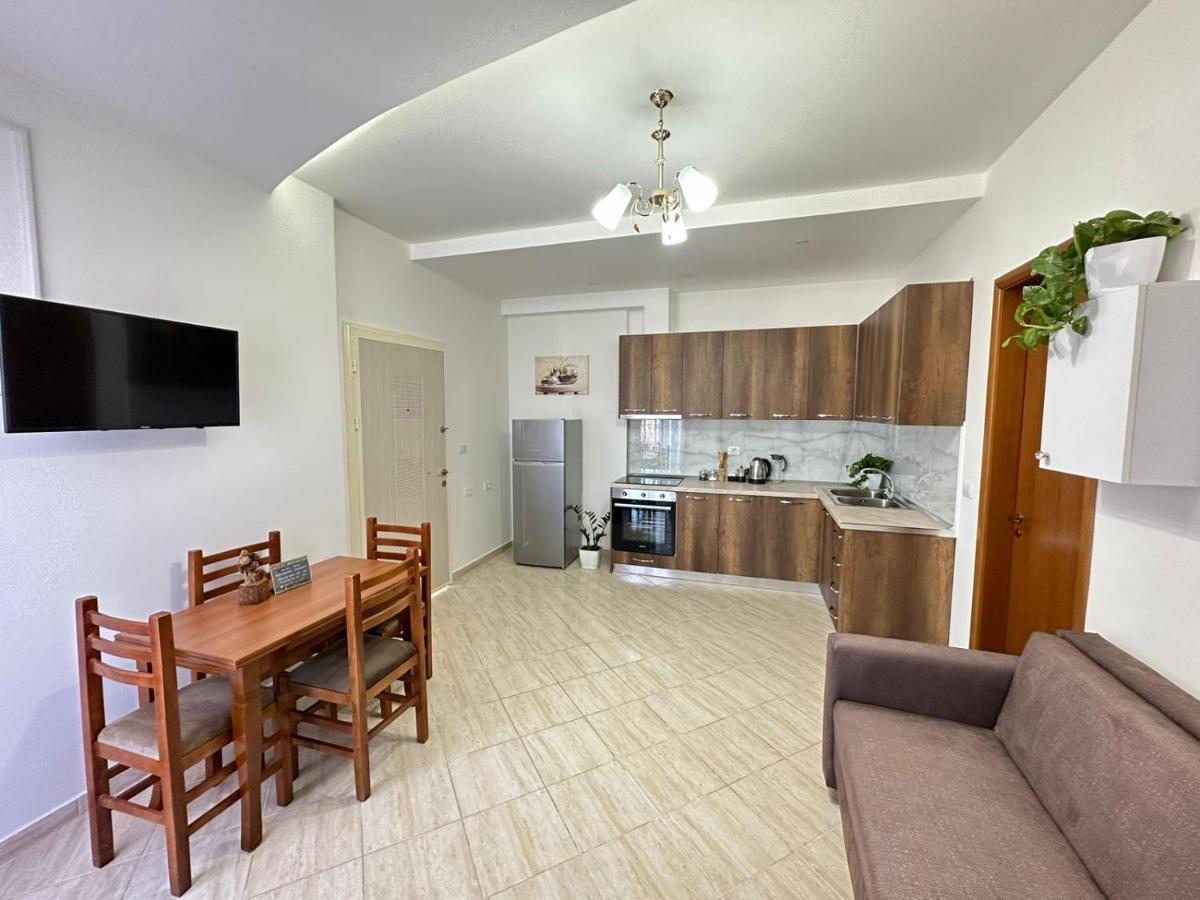 Trea Accomodations - Port Side Вльора Екстер'єр фото