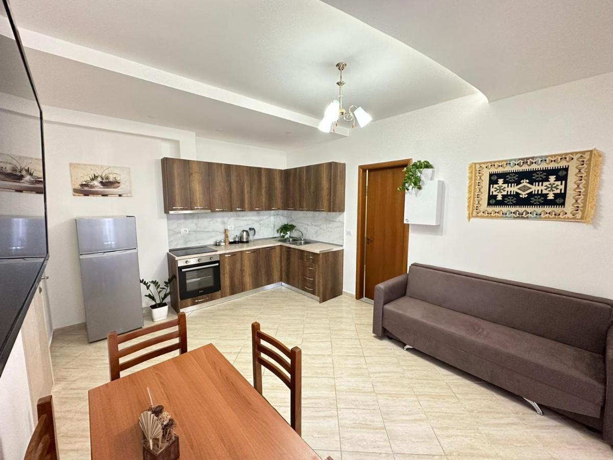 Trea Accomodations - Port Side Вльора Екстер'єр фото