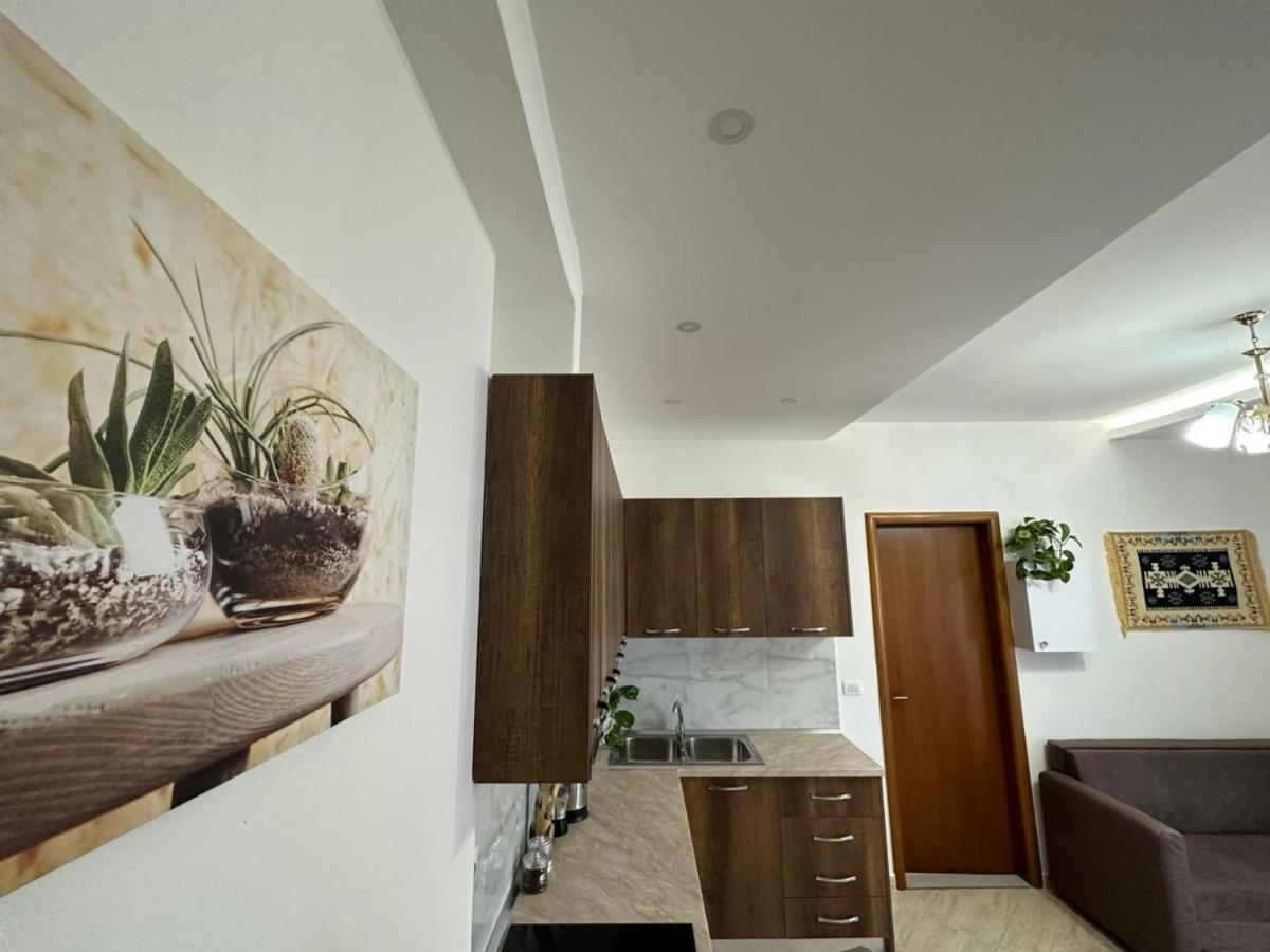 Trea Accomodations - Port Side Вльора Екстер'єр фото