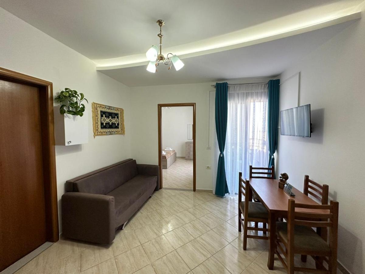 Trea Accomodations - Port Side Вльора Екстер'єр фото
