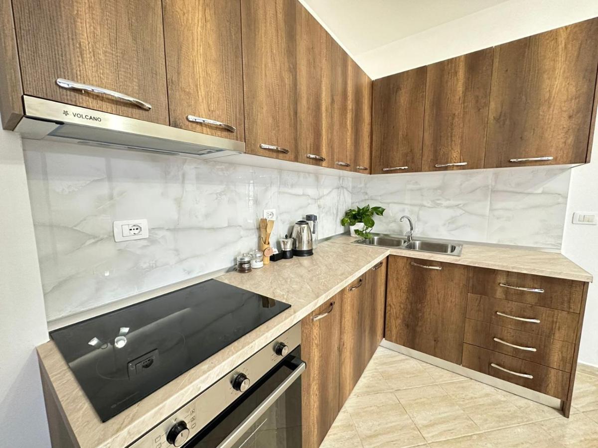 Trea Accomodations - Port Side Вльора Екстер'єр фото