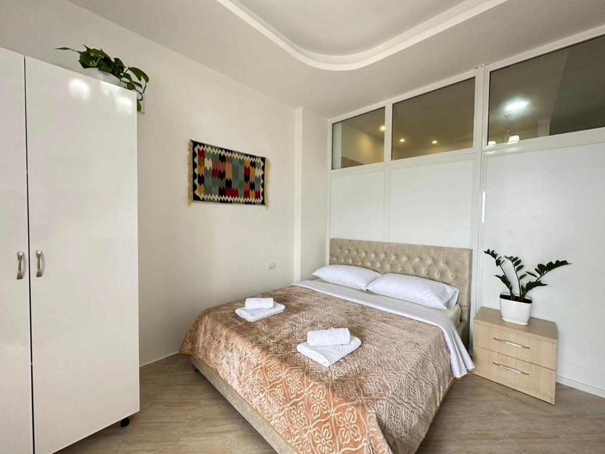 Trea Accomodations - Port Side Вльора Екстер'єр фото