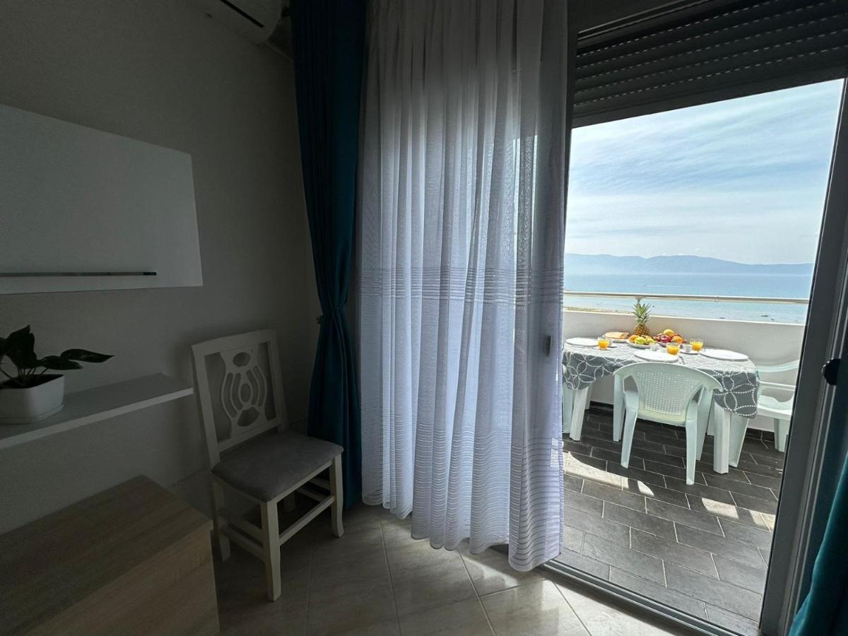 Trea Accomodations - Port Side Вльора Екстер'єр фото