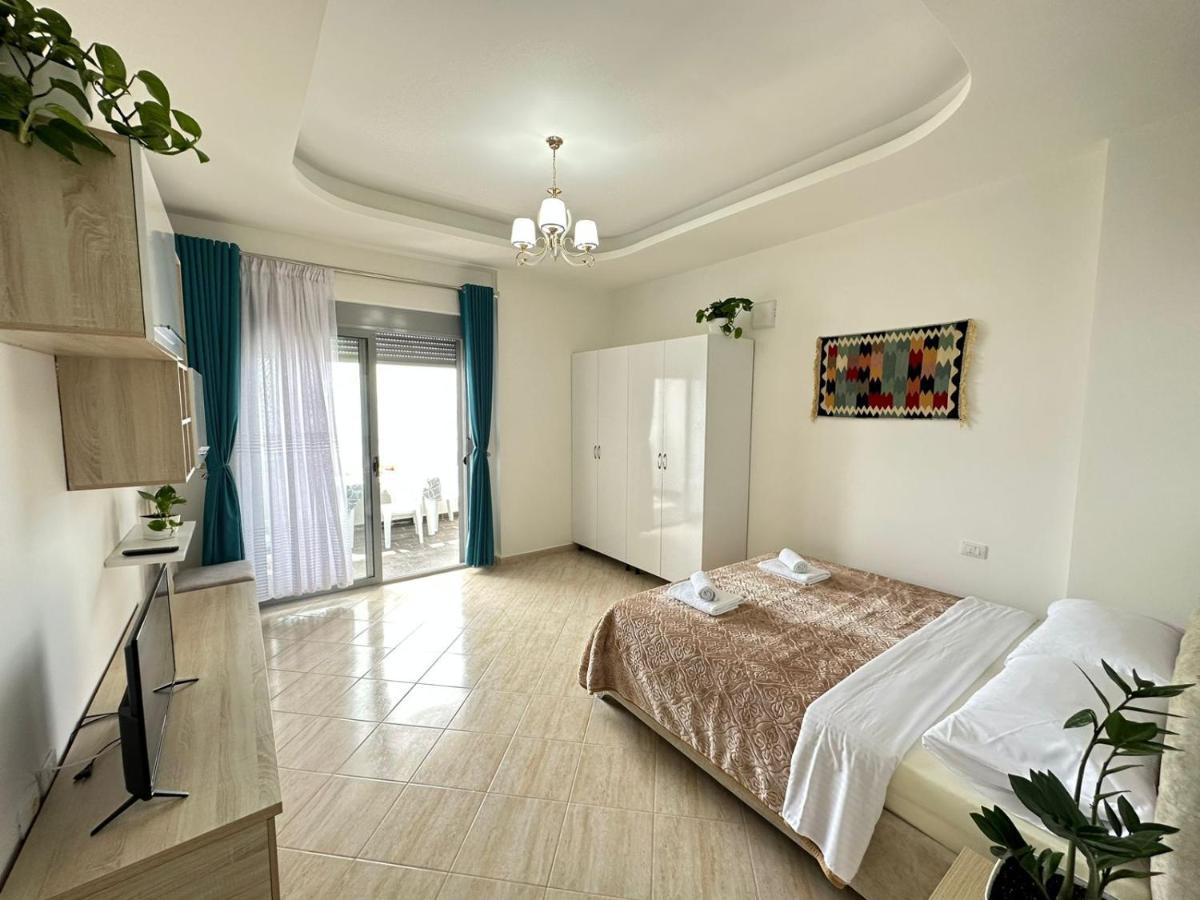 Trea Accomodations - Port Side Вльора Екстер'єр фото
