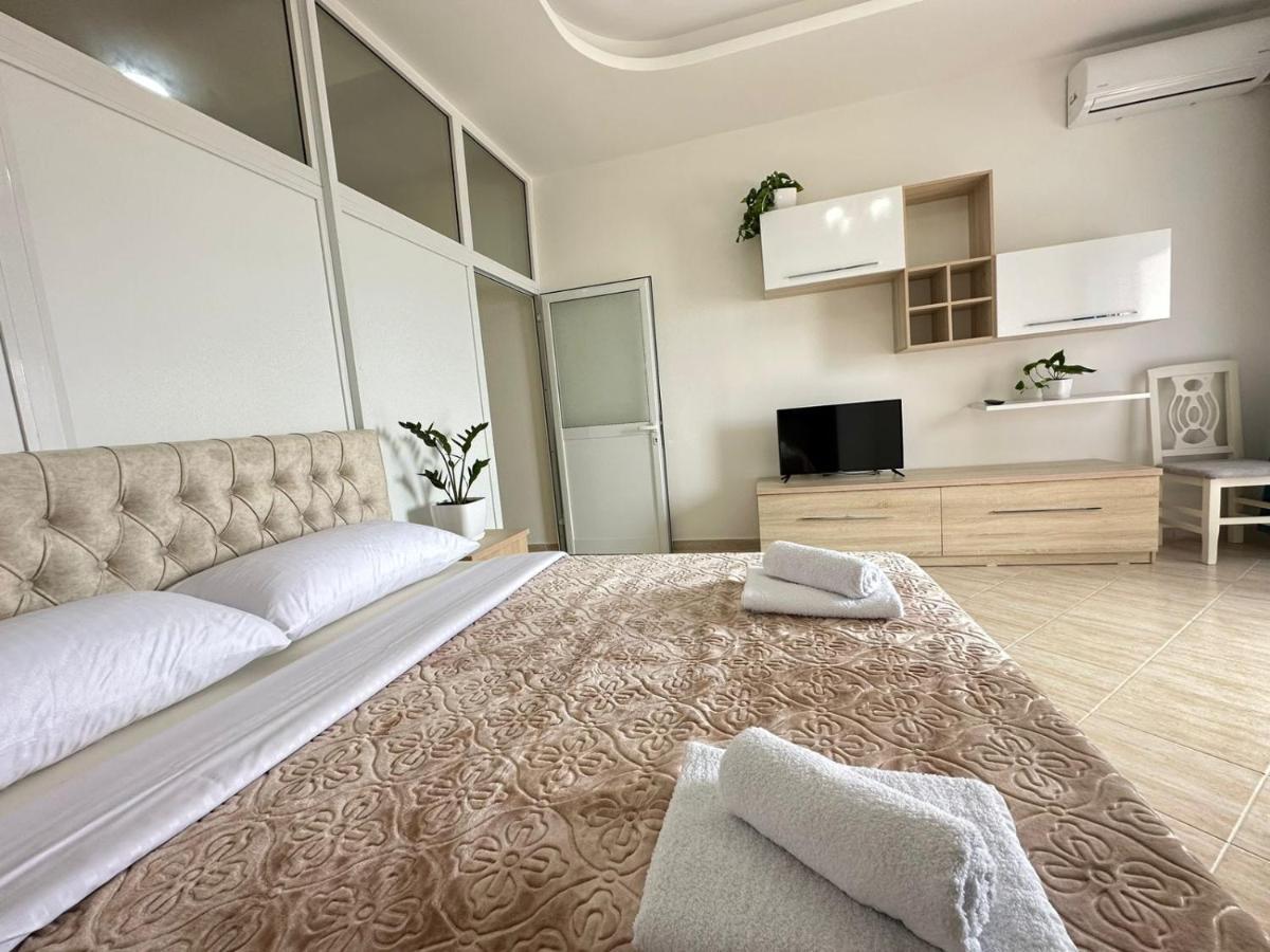 Trea Accomodations - Port Side Вльора Екстер'єр фото