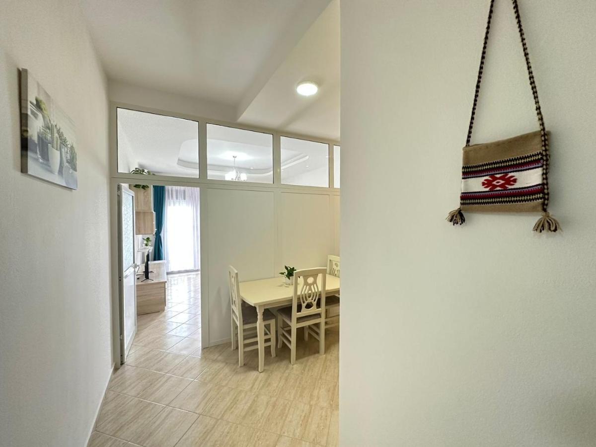 Trea Accomodations - Port Side Вльора Екстер'єр фото