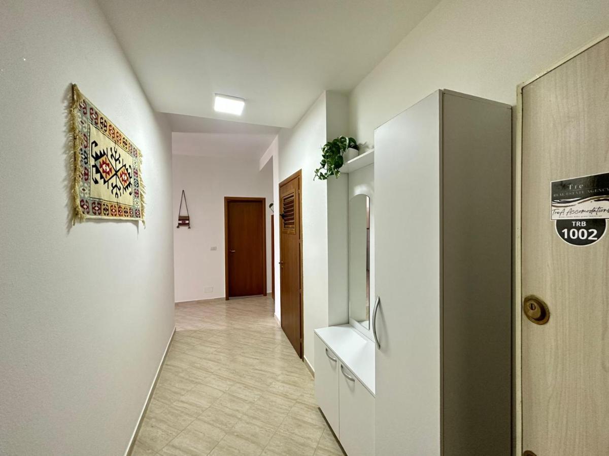 Trea Accomodations - Port Side Вльора Екстер'єр фото