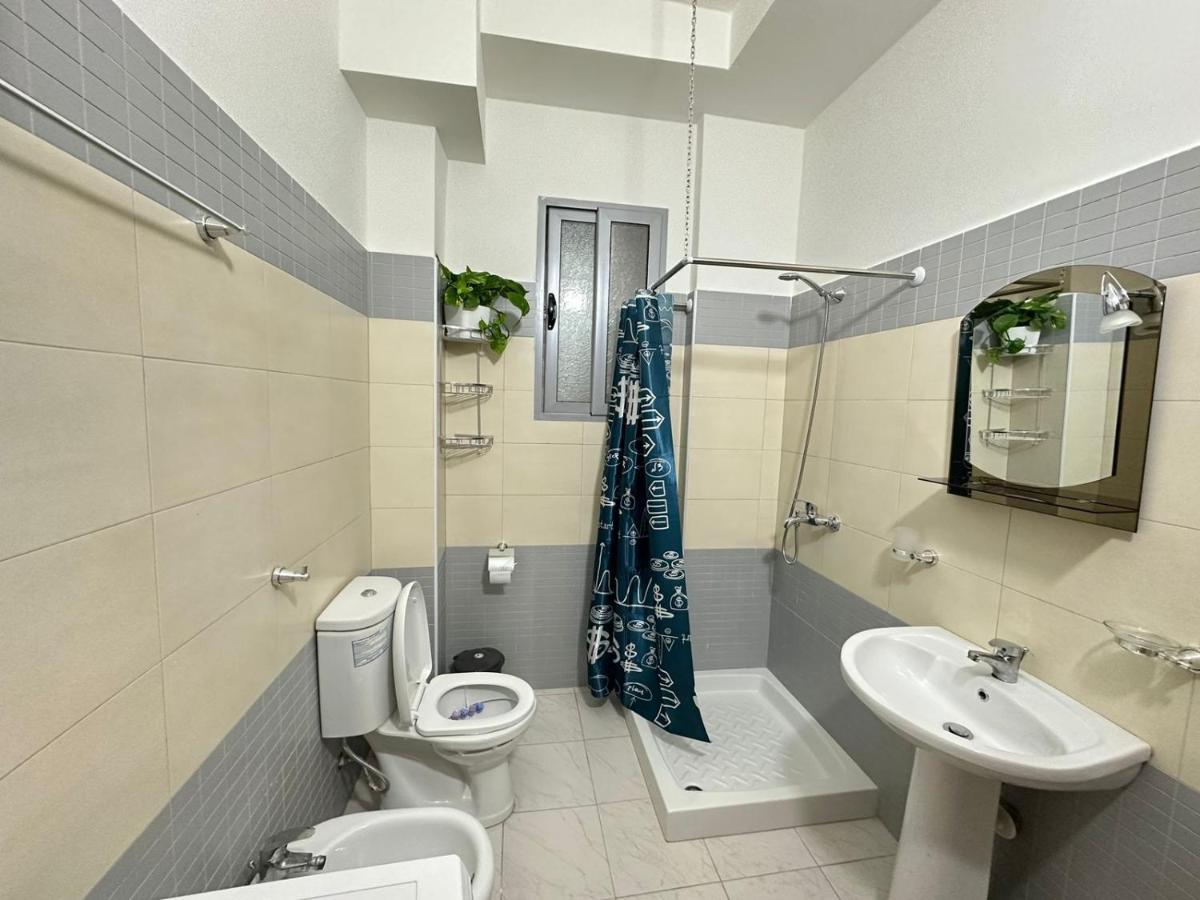 Trea Accomodations - Port Side Вльора Екстер'єр фото