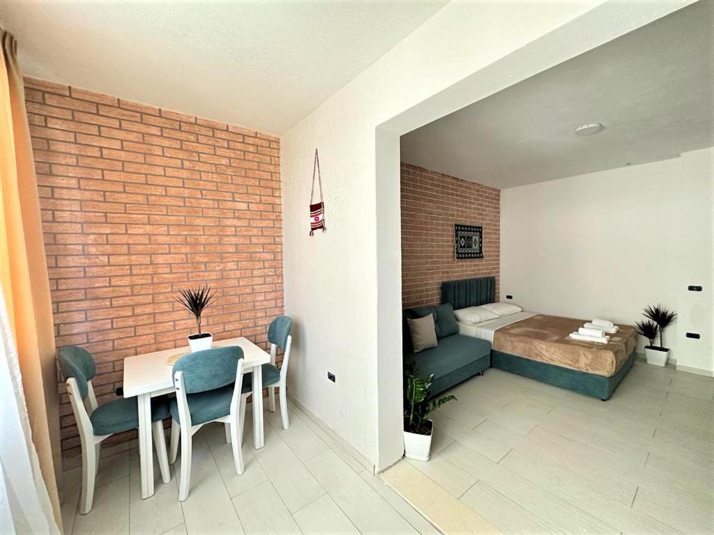 Trea Accomodations - Port Side Вльора Екстер'єр фото