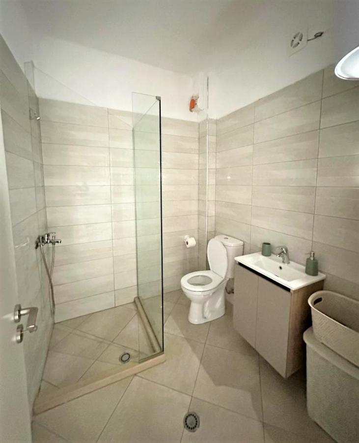 Trea Accomodations - Port Side Вльора Екстер'єр фото